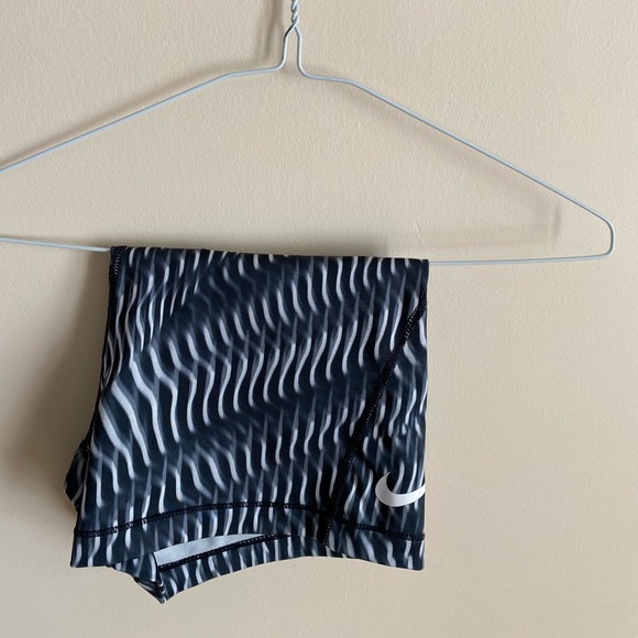 Nike training shorts - Picture 3 of 3